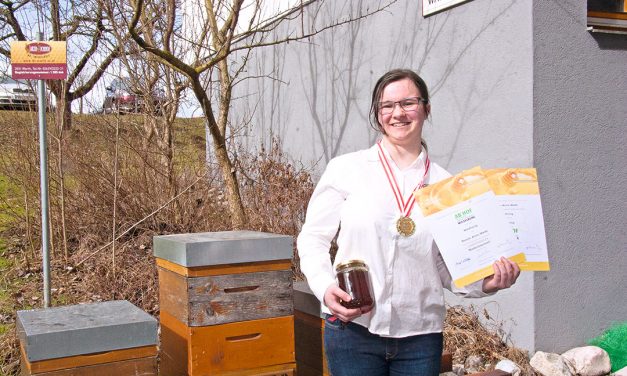 Die „Königin der Bienen“  kommt aus Warth