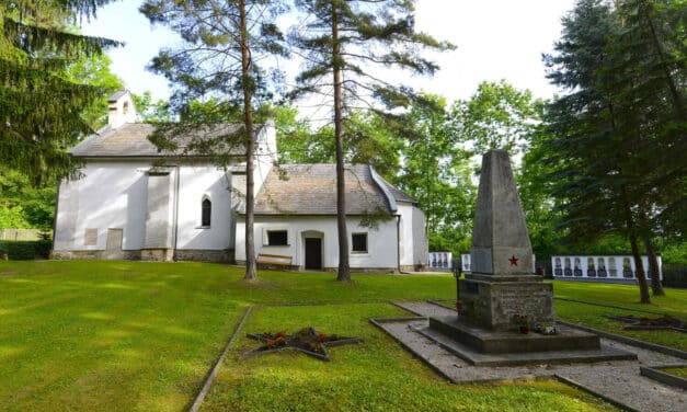 Bad Erlach: Die Ulrichskirche am Waldfriedhof