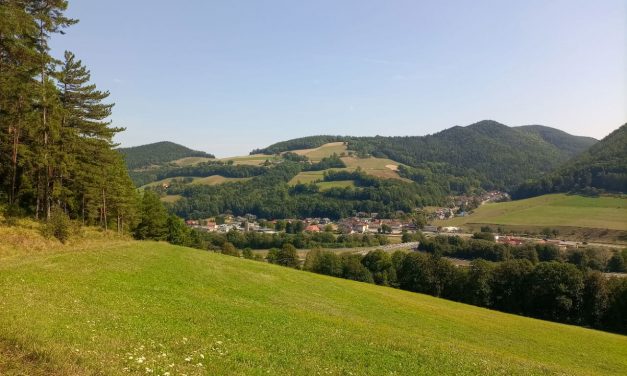 Abseits der Trampelpfade auf die sinkende Burg