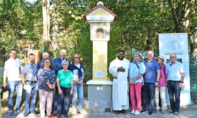 Neuer Glanz für einen kunstvollen Wegweiser