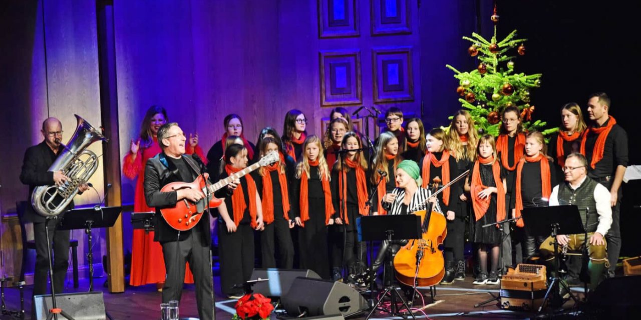 Kirchschlags Chor auf großer Bühne und im TV